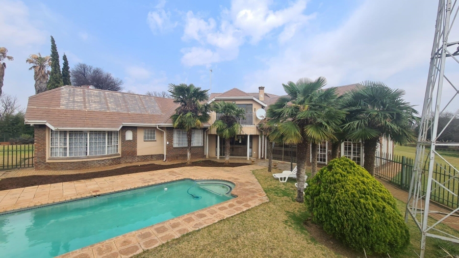 5 Bedroom Property for Sale in Wilgeboom A H North West